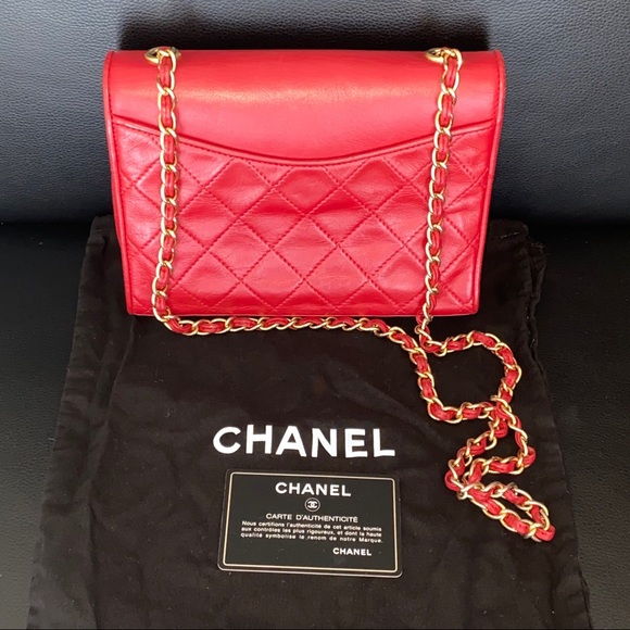CHANEL Vintage CC Logo Red & Gold Chain Bag - Picture 2 of 10